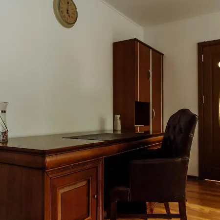 Old Town Historic With Backyard Mini Park * בוקרשט