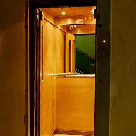 Old Town Historic With Backyard Mini Park Apartment