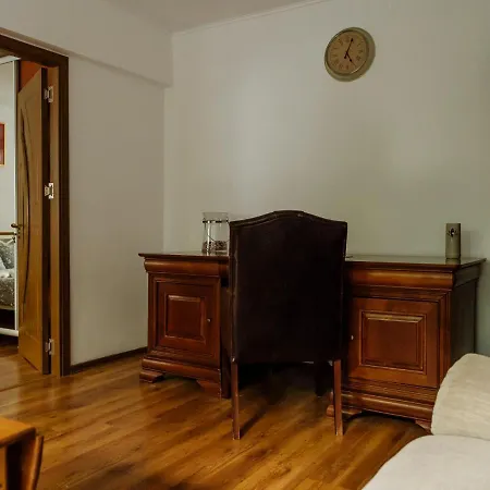 Old Town Historic With Backyard Mini Park * Bukarest