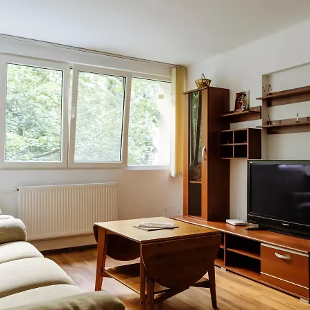 Old Town Historic With Backyard Mini Park Apartment Bukarest