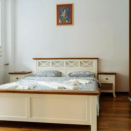 Old Town Historic With Backyard Mini Park Bukarest