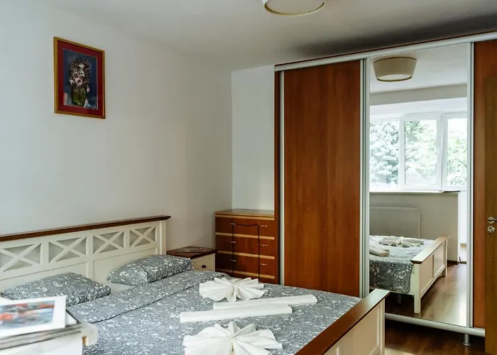 Old Town Historic With Backyard Mini Park *