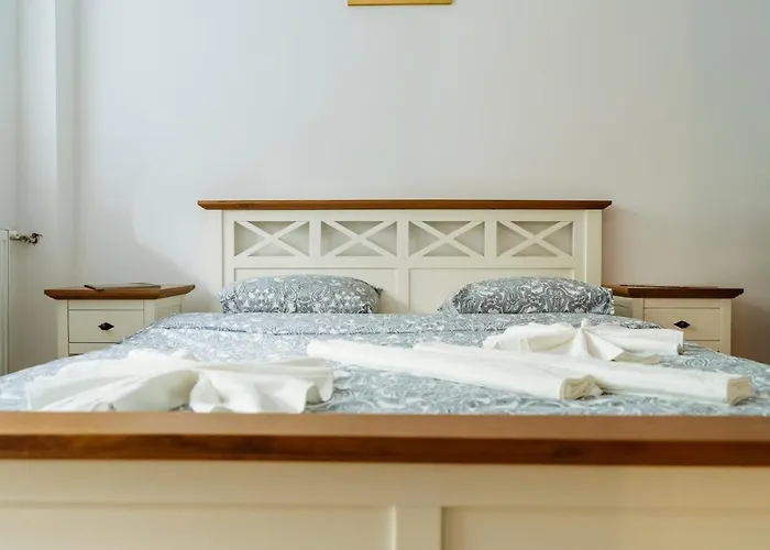 Old Town Historic With Backyard Mini Park * Bukurešť