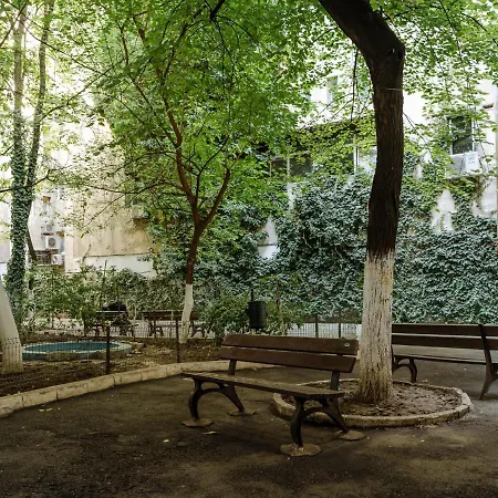 Old Town Historic With Backyard Mini Park Apartment Bucharest