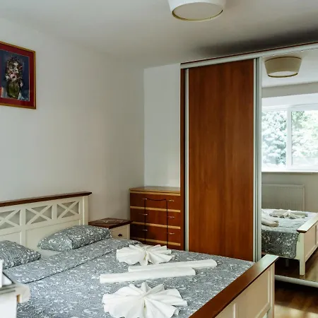 Old Town Historic With Backyard Mini Park *