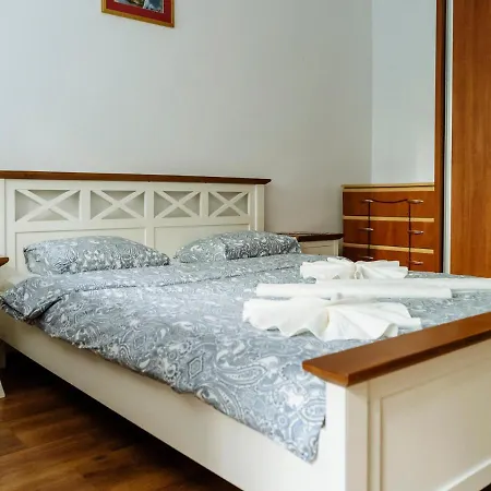 Old Town Historic With Backyard Mini Park Apartament