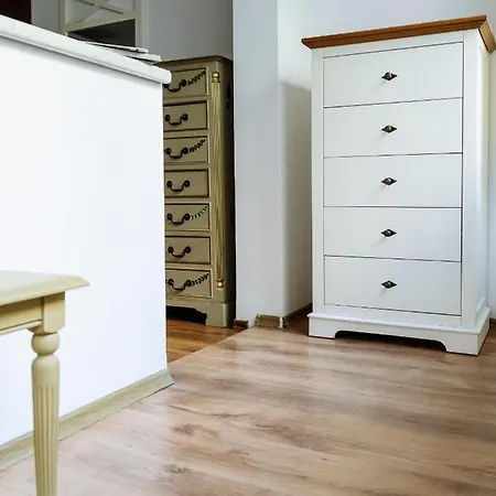 Apartament Old Town Historic With Backyard Mini Park