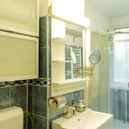 Apartament Old Town Historic With Backyard Mini Park *