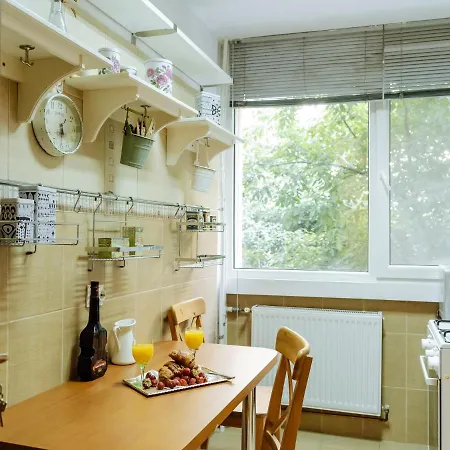 Old Town Historic With Backyard Mini Park Apartament Bukareszt