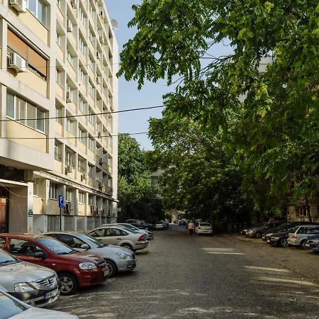 Old Town Historic With Backyard Mini Park Apartament Bukareszt
